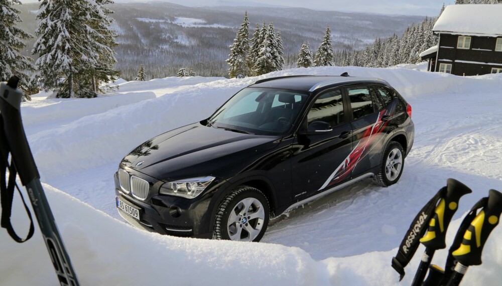 PÅ TOPPTUR: BMW X1 er en super følgesvenn om du ofte stikker til fjells for å prøve slalåm- eller langrennsski.