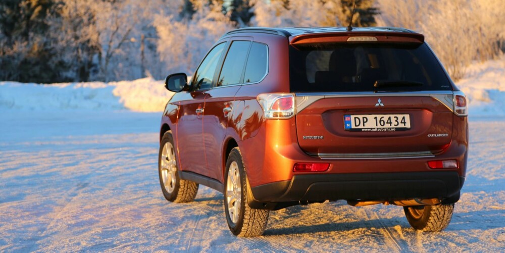OUTLANDER: Prisene starter på 299 000 kroner for billigste versjon med 150 hk bensin. FOTO: Terje Bjørnsen OUTLANDER: Prisene starter på 299 000 kroner for billigste versjon med 150 hk bensin. FOTO: Terje Bjørnsen