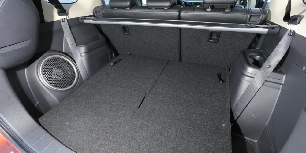 PLASSTYVER: Fremspring og subwoofer i bagasjerommet stjeler noe plass. PLASSTYVER: Fremspring og subwoofer i bagasjerommet stjeler noe plass.