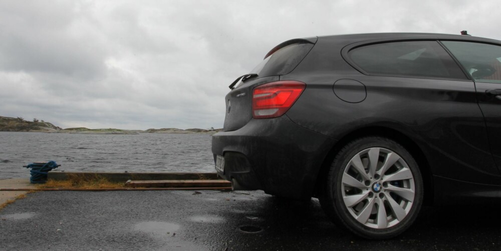 PÅ TUR: Tar du BMW M135i med på ensomme veier, står kjøreopplevelsene i kø. PÅ TUR: Tar du BMW M135i med på ensomme veier, står kjøreopplevelsene i kø.