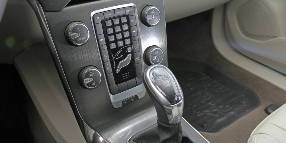 KNAPPER: Fortsatt er det nok å trykke på for den som liker det slik. Men andre konkurrenter har funnet bedre betjeningsløsninger.