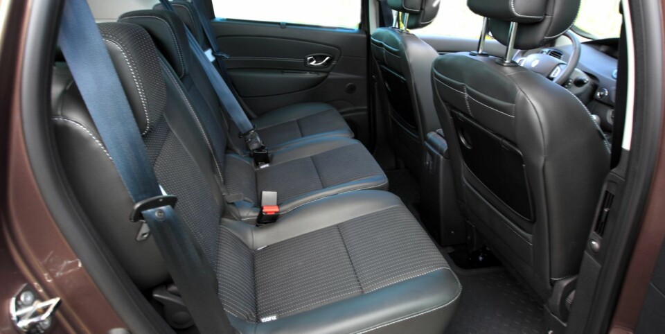 FLEKSIBEL: De tre setene i baksetet kan legges sammen eller fjernes hver for seg. Også det midte baksetet har Isofix-fester for barneseter. FOTO: Egil Nordlien, HM Foto