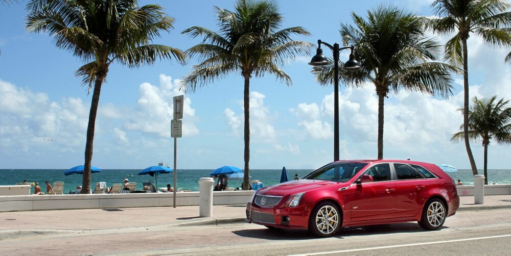 PASSER INN: CTS-V Viser seg å appellere til de fleste samfunnslag. Den passer like godt inn i superdyre strøk langs kysten av Florida, som her i Ft. Lauderdale, som i de mer bondske småbyene i innlandet. PASSER INN: CTS-V Viser seg å appellere til de fleste samfunnslag. Den passer like godt inn i superdyre strøk langs kysten av Florida, som her i Ft. Lauderdale, som i de mer bondske småbyene i innlandet.