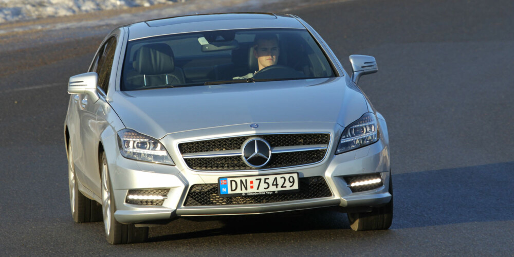 KJØREMASKIN: Tross størrelse og tyngde virker Mercedes-Benz CLS 350 CDI 4Matic kledelig sportslig. Og på vinterføre gir 4WD bilen en ekstra dimensjon.