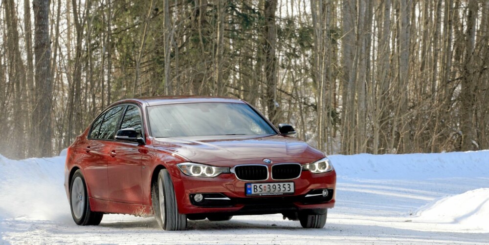 PRESISJON: BMW 3-serie er på sitt beste når den blir kjørt aktivt. Da får du fullt utbytte av de millimeterpresise veiegenskapene. PRESISJON: BMW 3-serie er på sitt beste når den blir kjørt aktivt. Da får du fullt utbytte av de millimeterpresise veiegenskapene.