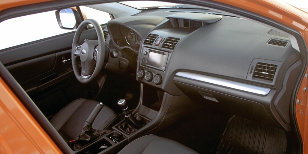 MYE STØY: Den beste komfortfaktoren i Subaru XV er en behagelig sitteposisjon. I andre enden av karakterskalaen noterer vi et uvanlig høyt støynivå.
