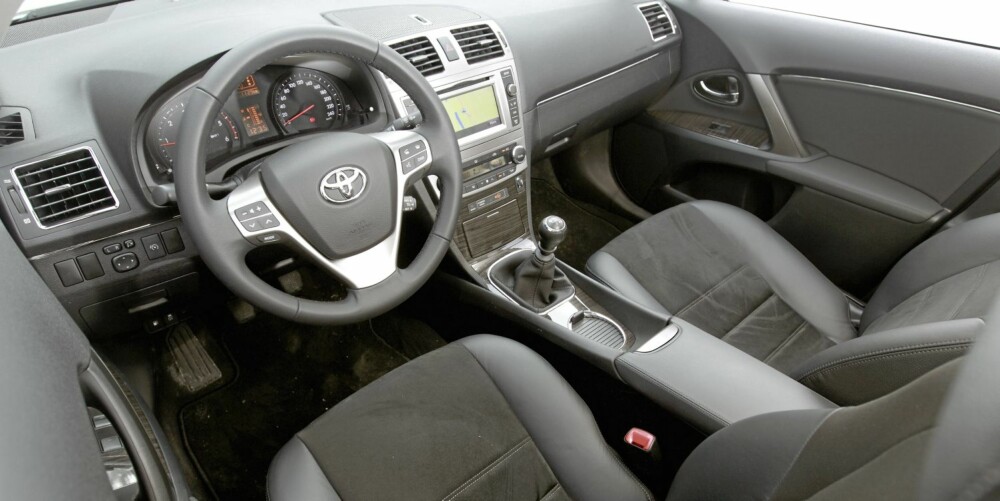 FERDIGPAKKET: Avensis har en bra standardpakke med utsyr, til en pris mange nordmenn i dag greier. FERDIGPAKKET: Avensis har en bra standardpakke med utsyr, til en pris mange nordmenn i dag greier.