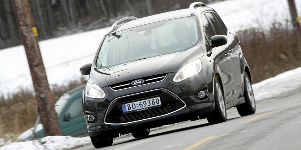 KJØRER BRA: Grand C-Max har en veldig fin styrefølelse, og den bidrar kraftig til at bilen føles kjapp i bevegelsene. KJØRER BRA: Grand C-Max har en veldig fin styrefølelse, og den bidrar kraftig til at bilen føles kjapp i bevegelsene.