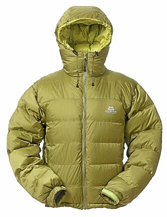 EN AV FAVORITTENE:  Mountain Equipement Omega jacket er en av favorittene til testpanelet.