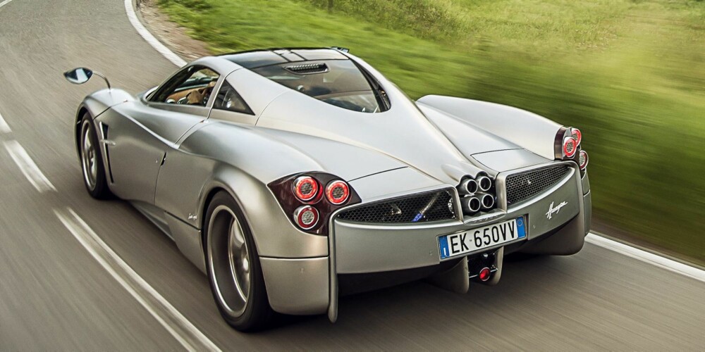 INSANE: Twinturbo V12-er med 740 hk og en prislapp på nesten 10 millioner kroner. FOTO: James Lipman INSANE: Twinturbo V12-er med 740 hk og en prislapp på nesten 10 millioner kroner. FOTO: James Lipman