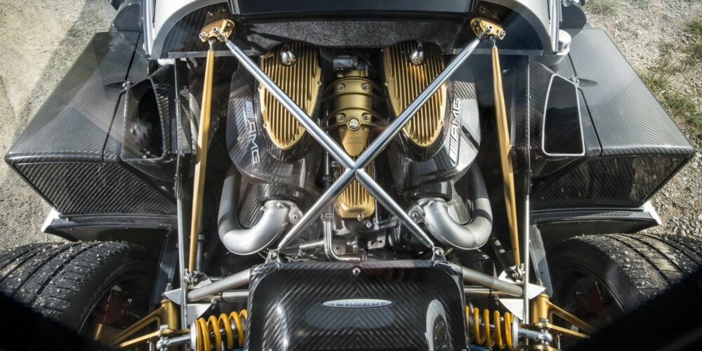 MOTOR: 5980 ccm V12 AMG twintrubo med 740 hk ved 5000 omdreininger og 1000 Nm ved 35000 omdreininger. FOTO: James Lipman MOTOR: 5980 ccm V12 AMG twintrubo med 740 hk ved 5000 omdreininger og 1000 Nm ved 35000 omdreininger. FOTO: James Lipman