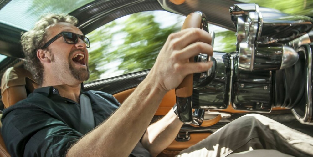 YI-HA, I'M GOING MENTAL: Jeg er smittet av den herlige galskapen til Horacio Pagani, og sannelig tror jeg maten er på vei opp igjen! FOTO: James Lipman YI-HA, I'M GOING MENTAL: Jeg er smittet av den herlige galskapen til Horacio Pagani, og sannelig tror jeg maten er på vei opp igjen! FOTO: James Lipman