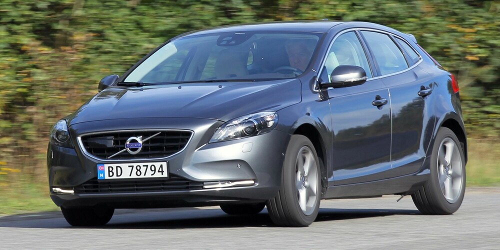 TREGERE: Testresultatene viser at Volvo V40 er forbløffende mye tregere enn Ford Focus, særlig på høye gir. TREGERE: Testresultatene viser at Volvo V40 er forbløffende mye tregere enn Ford Focus, særlig på høye gir.