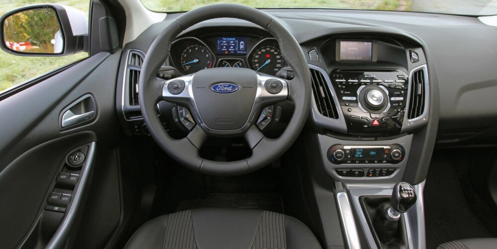 SPACE INVADERS: Førermiljøet er Ford Focus' akilles. Et veritabelt knappehelvete i en simpel innpakning som minner om noe fra en elendig sci-fi-film. SPACE INVADERS: Førermiljøet er Ford Focus' akilles. Et veritabelt knappehelvete i en simpel innpakning som minner om noe fra en elendig sci-fi-film.