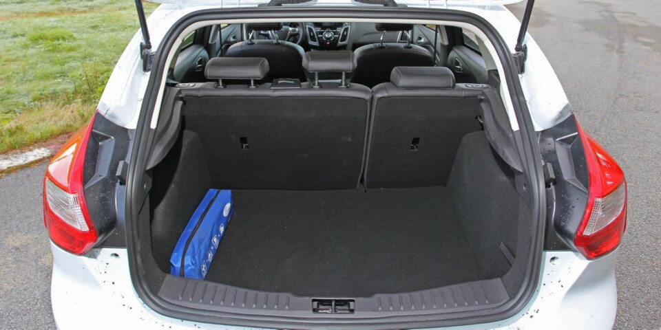 STØRRE: Bagasjeplassen i Ford Focus er på 363 liter ¿ 1148 liter med seteryggen nedfelt.
