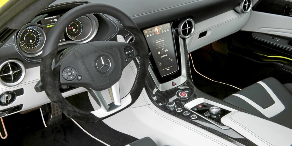 LEKKERT: Interiøret er endret noe; midtkonsollen er ny, girspaken er borte, og instrumentene er nye. Deilig!