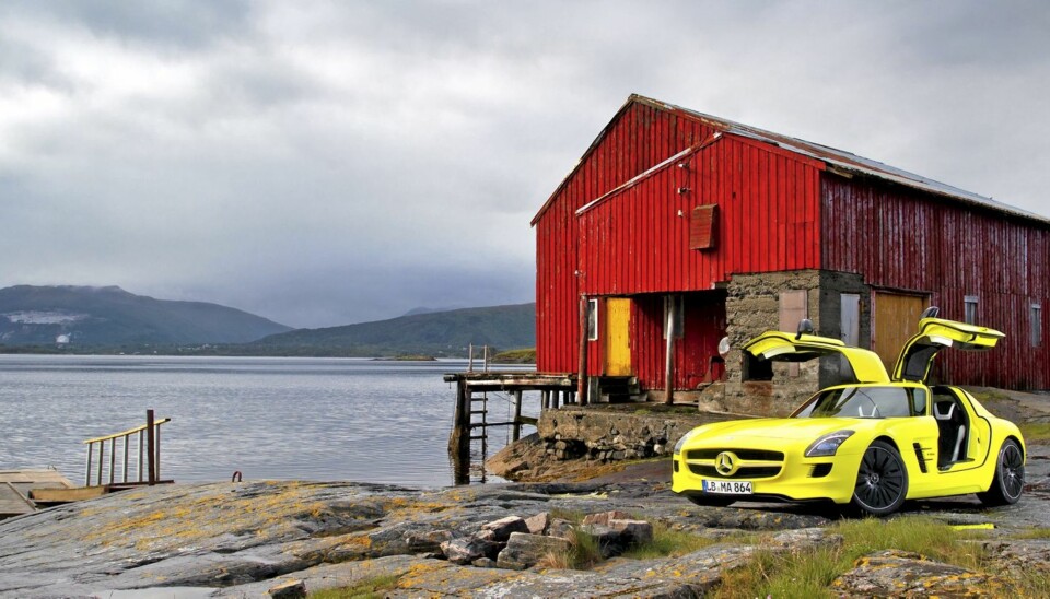 SPEKTAKULÆRT: Vi forstår veldig godt hvorfor AMG ville vise fram SLS AMG E-Cell i Kristiansund-traktene.