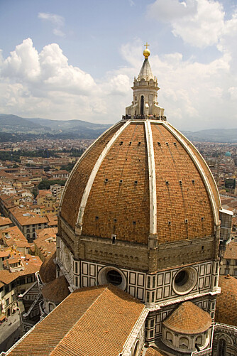 INSPIRASJONSKILDE? Kaken zuccotto ligner kuppelen på Santa Maria del Fiore ("Il Duomo") i Firenze.