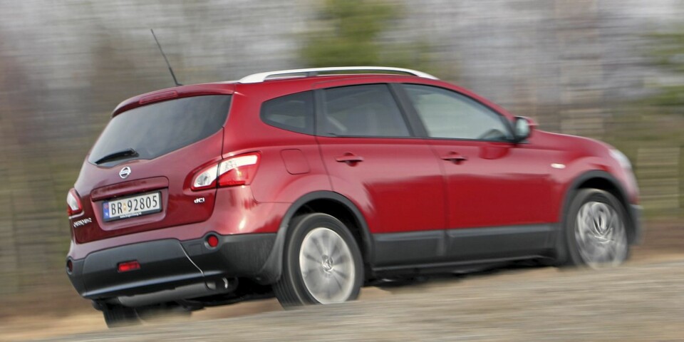 NØYTRAL: Selv etter ansiktsløftningen er Qashqai+2 en nøytral bil. Den større varianten, altså +2, sladrer heller ikke så mye om at den er dratt ut i flere retninger.