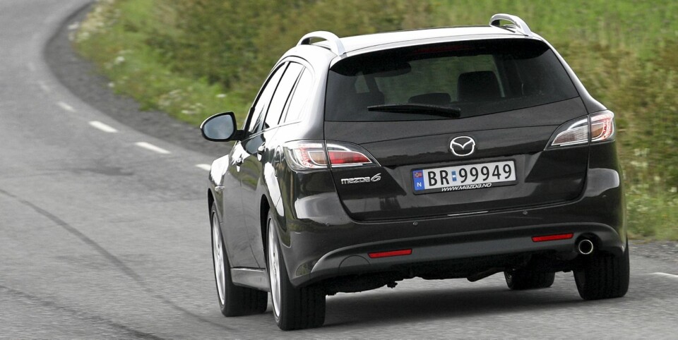 STIL: Da den første generasjonen Mazda 6 kom, viste den at en folkestasjonsvogn også kan se godt ut. Den ferskeste versjonen følger opp dette.