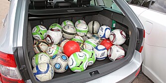 HØYDEN TELLER: Fotballene viser det målebåndet forteller: Det er ikke i areal, men i høyden Skoda Octavia er en bagasjevinner. HØYDEN TELLER: Fotballene viser det målebåndet forteller: Det er ikke i areal, men i høyden Skoda Octavia er en bagasjevinner.