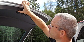 KNEP: Skoda har brukt mange knep for å skape plass i Octavia. Bakluka er for eksempel mye tynnere enn på de to andre. Vi merker ingen ulemper med dørslankingen. KNEP: Skoda har brukt mange knep for å skape plass i Octavia. Bakluka er for eksempel mye tynnere enn på de to andre. Vi merker ingen ulemper med dørslankingen.