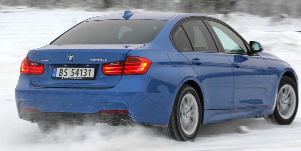 LEKEKOMPIS: 60% av kreftene sendes i retning bakhjulene. Det gjør BMW 320dA xDrive til en morsom lekekompis på glatt føre, men bidrar også til bedre framkommelighet. FOTO: Petter Handeland LEKEKOMPIS: 60% av kreftene sendes i retning bakhjulene. Det gjør BMW 320dA xDrive til en morsom lekekompis på glatt føre, men bidrar også til bedre framkommelighet. FOTO: Petter Handeland