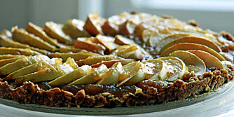 RECIPES FOR APPLE CAKE: Here you will find three superb recipes for good apple cakes.