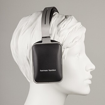 KOMFORT: Harman Kardon BT leverer et par hodetelefoner med god komfort.