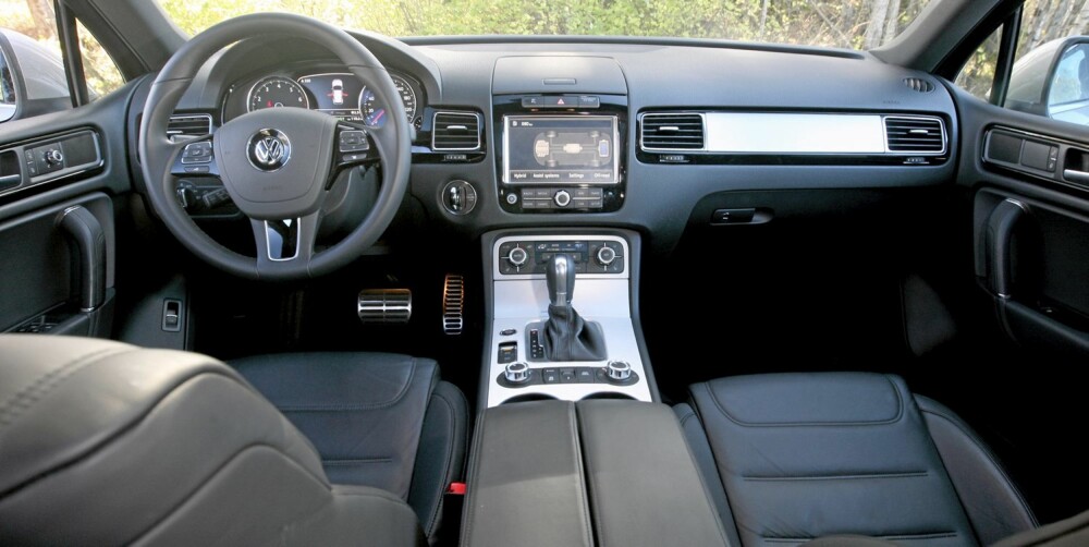 PREMIUM: Et snev av klasse omgir føreren i VW Touareg Hybrid