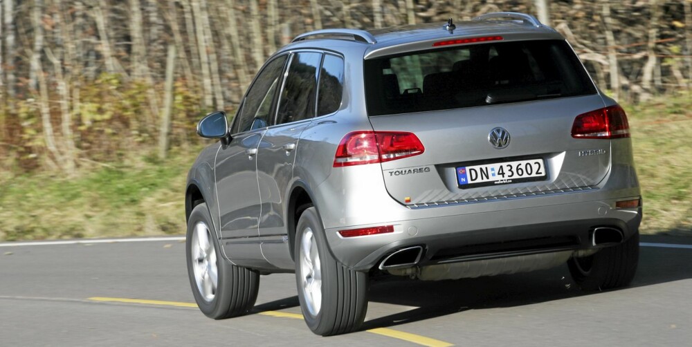 GODE YTELSER: VW Touareg Hybrid er sterk, og klarer seg under liter'n pr. mil i vår forbruksrunde.