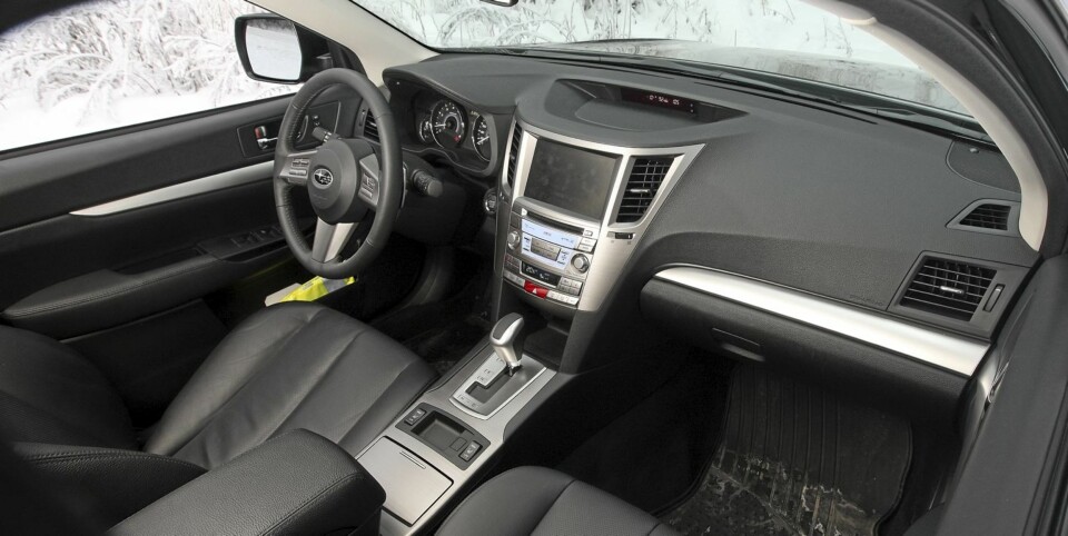 NESTEN PREMIUM: Toppmodellen heter faktisk premium, men til å konkurrere med de store stasjonsvognene i premiumsegmentet er det for mye hardplast i interiøret.