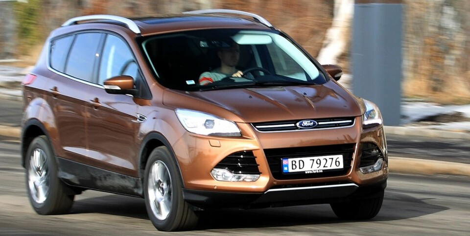 MYKERE: Understellsoppsettet gir Kuga god fjæringskomfort. Det jobber smidig i normale hastigheter, men blir mykt når vi simulerer kritiske situasjoner. FOTO: Egil Nordlien, HM Foto