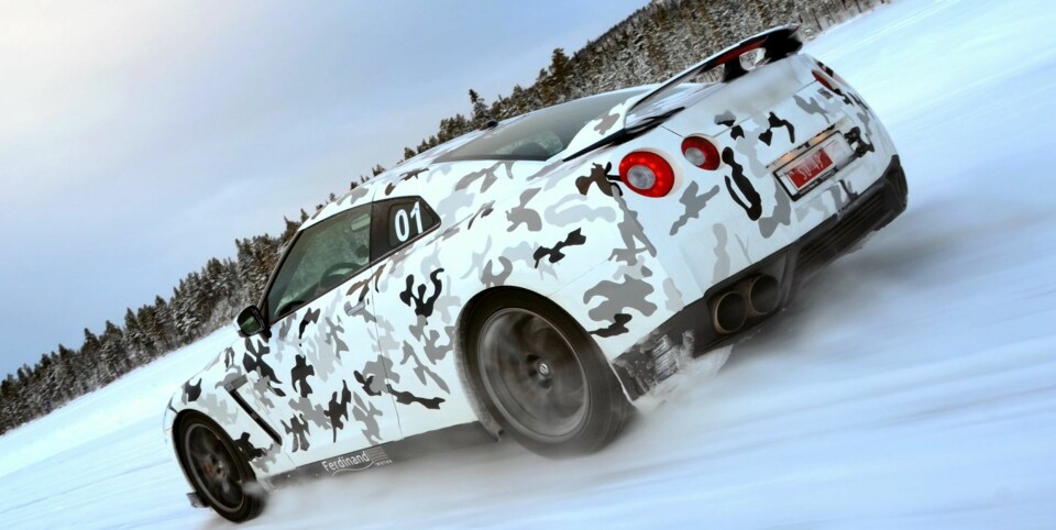 KOSTBAR: Den norske avgiftspolitikken sørger for at Nissan GT-R blir en veldig sjeldent syn på norske veier. Den koster i underkant av to millioner kroner. Foto: Petter Handeland