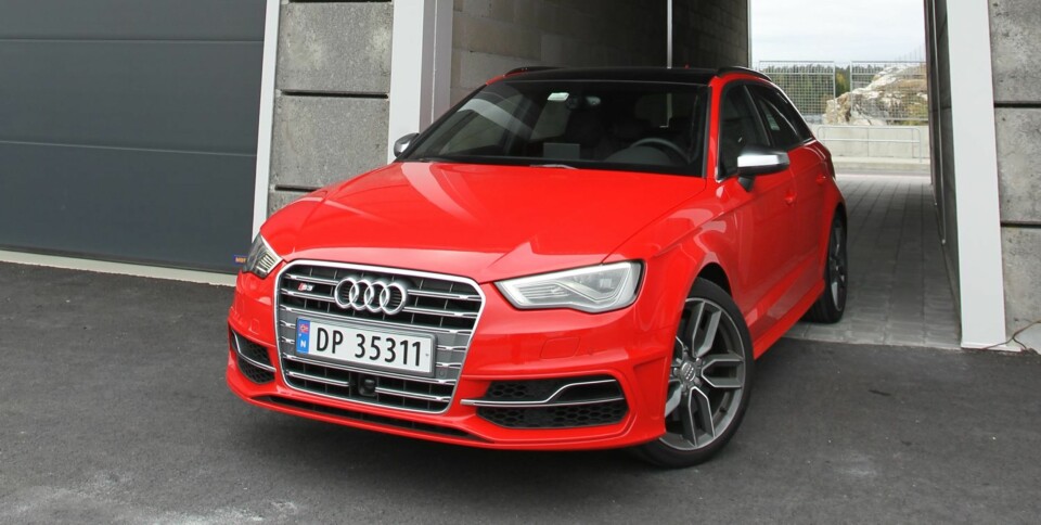 SPORTY: Audi S3 kombinerer praktiske egenskaper, brukbar komfort og supre kjøreegenskaper på en forbilledlig måte. Den store haken er at det koster fryktelig mye penger. FOTO: Petter Handeland