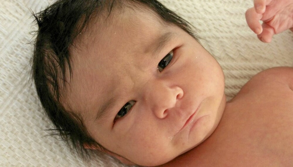 BABY 2 UKER: Med en to uker gammel baby opplever du noe nytt hele tiden. BABY 2 UKER: Med en to uker gammel baby opplever du noe nytt hele tiden.