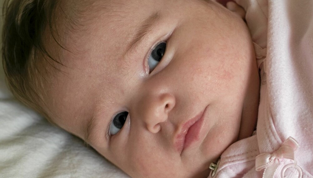 BABY 2 MÅNEDER: Utviklingen til en 10, 11 og 12 uker gammel baby går i rekordfart.