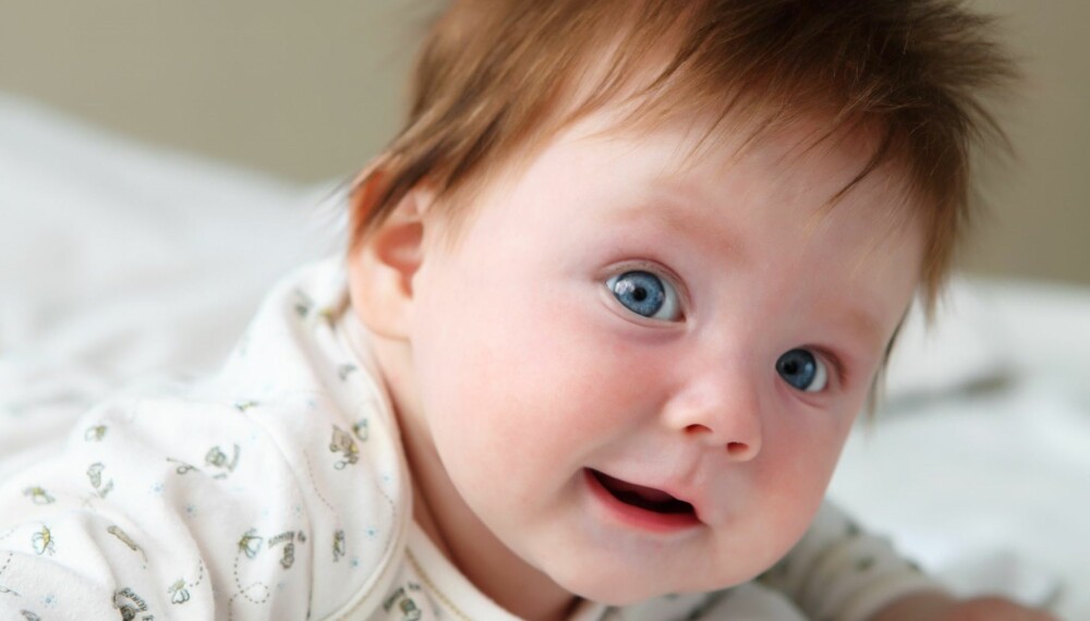 BABYENS UTVIKLINGSSPRANG: Babyen din gjennomgår mange spennende sprang når hjernen og forståelsen utvikler seg.