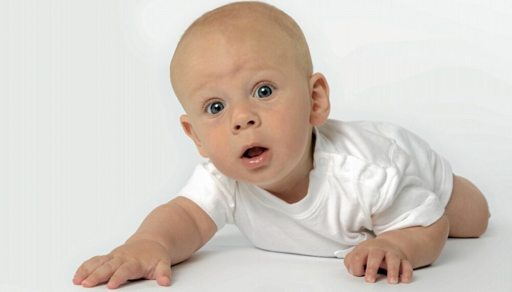 BABY 5 MÅNEDER: Spiseteknikken til den 5 måneder gamle babyen mangler, og det kan gjøre det vanskelig for den lille å spise grøt.