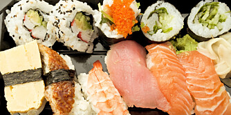 SUSHI: Renskåret fisk er sunt, men friterte tempurabiter og mye hvit ris kan fort bli kaloririkt. ILLUSTRASJONSFOTO: Colourbox SUSHI: Renskåret fisk er sunt, men friterte tempurabiter og mye hvit ris kan fort bli kaloririkt. ILLUSTRASJONSFOTO: Colourbox