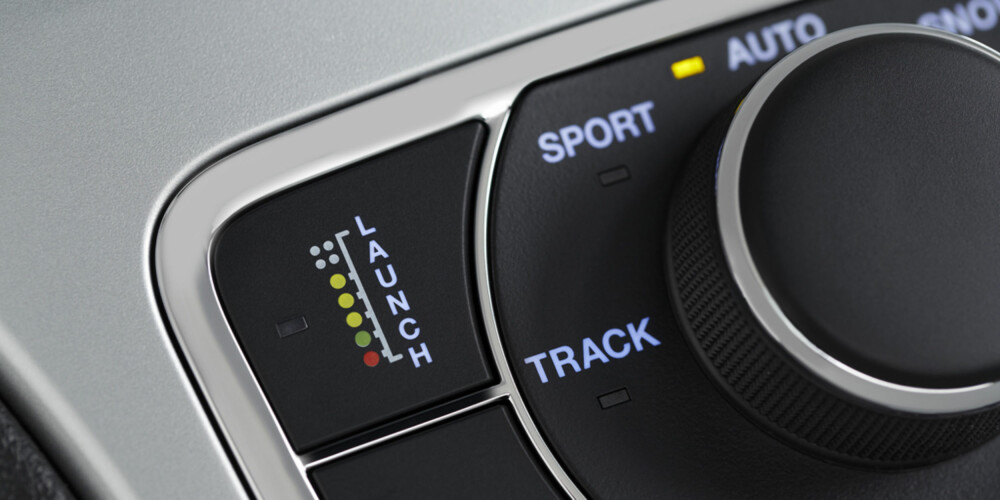 TRACK MODUS: Jeep Grand Cherokee SRT har egen innstilling for banekjøring. Ganske heftig for en SUV. FOTO: Produsent TRACK MODUS: Jeep Grand Cherokee SRT har egen innstilling for banekjøring. Ganske heftig for en SUV. FOTO: Produsent