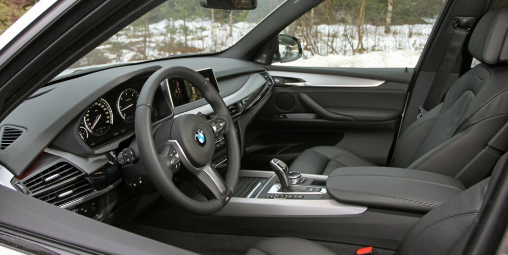 MODERNE: Førermiljøet i BMW X5 har klare likhetstrekk til det du finner i 5-serie. FOTO: Petter Handeland MODERNE: Førermiljøet i BMW X5 har klare likhetstrekk til det du finner i 5-serie. FOTO: Petter Handeland