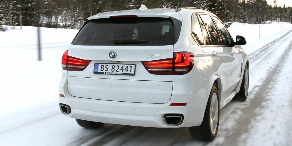 DYRT MED UTSTYR: Store status-SUV-er gir ikke mye bil for pengene. Det gjelder over hele fjøla, uansett merke og modell. FOTO: Petter Handeland DYRT MED UTSTYR: Store status-SUV-er gir ikke mye bil for pengene. Det gjelder over hele fjøla, uansett merke og modell. FOTO: Petter Handeland