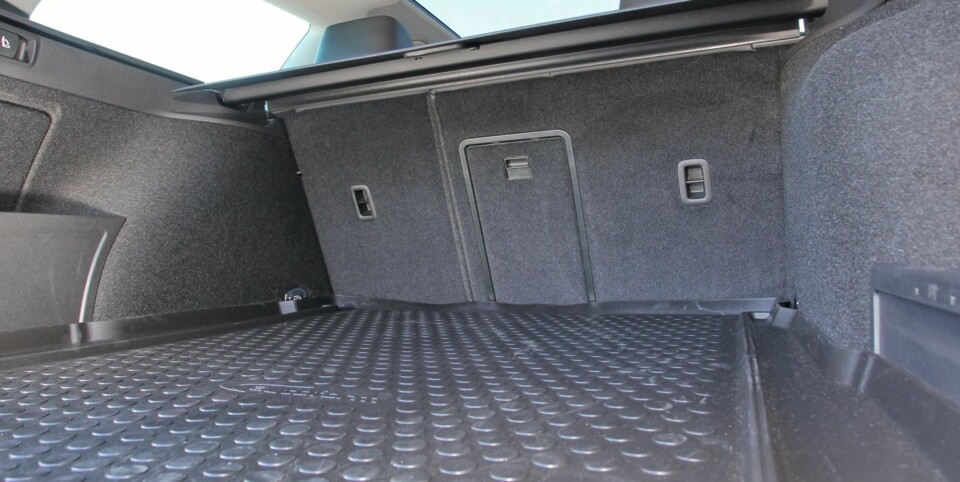 PLASS: Bagasjeromsplassen er som i en vanlig Passat, 588-1716 liter. FOTO: Terje Bjørnsen