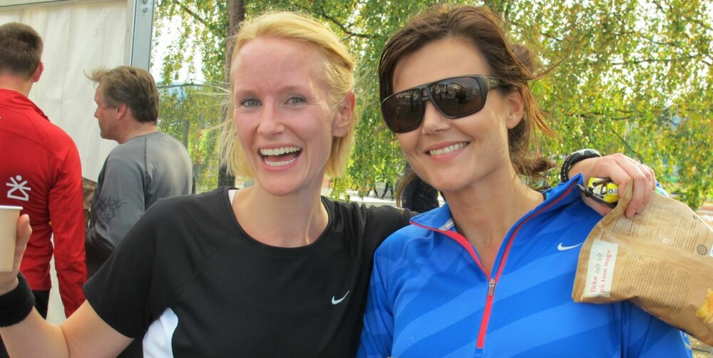 BRAGD: Clara Osnes Jalland og Carina Strømme feirer bragden bak målstreken på Birkebeinerløpet i 2011. BRAGD: Clara Osnes Jalland og Carina Strømme feirer bragden bak målstreken på Birkebeinerløpet i 2011.
