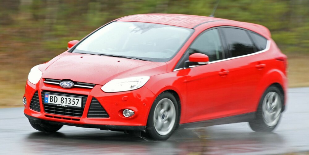 GJERRIGST: Det er nesten ikke til å tro at Ford Focus har en tresylindret motor på bare 1,0 liter. Den tøffer av gårde uten å mukke på svært lave turtall, er raskest og bruker minst drivstoff. GJERRIGST: Det er nesten ikke til å tro at Ford Focus har en tresylindret motor på bare 1,0 liter. Den tøffer av gårde uten å mukke på svært lave turtall, er raskest og bruker minst drivstoff.