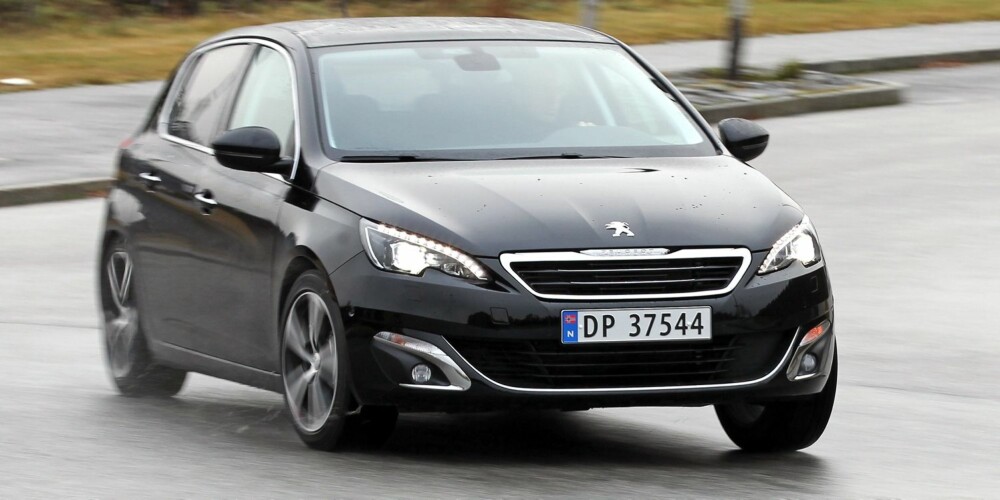 LETTKJØRT: Peugeot 308 1,6 THP er den motormessige mellomtingen i sylindervolum. Motoren er lettkjørt, men maksytelsene er bedøvet av høy girutveksling, og den bruker mest bensin.