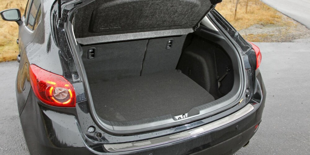 BAGASJEPLASS MAZDA: 364 liter. BAGASJEPLASS MAZDA: 364 liter.