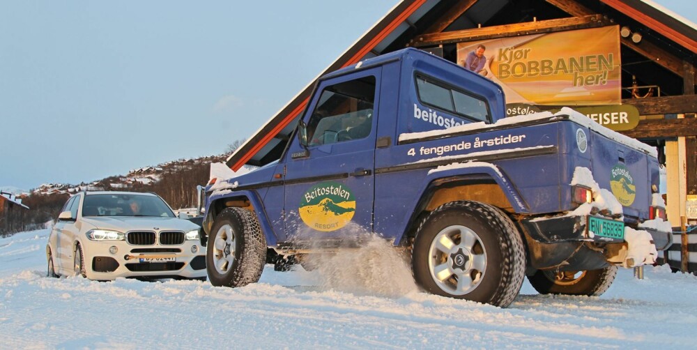 GRRR: Det starter forsmedelig. Vi må ha hjelp av en eldre Mercedes Geländewagen. FOTO: Petter Handeland