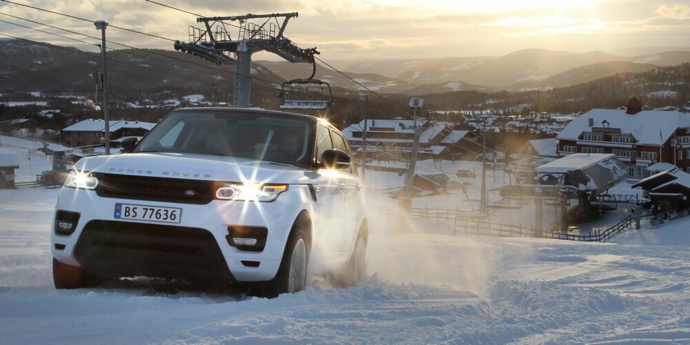 GROM: Range Rover Sport har grom motorlyd som det er lett å like. FOTO: Petter Handeland